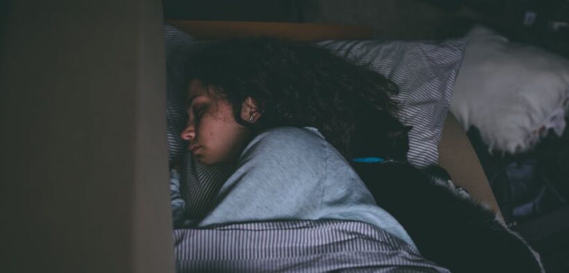 Cat vomiting and acting tired symptoms and when to see a vet