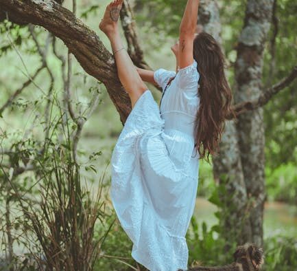 Dog vomiting and stretching in prayer position digestive sign