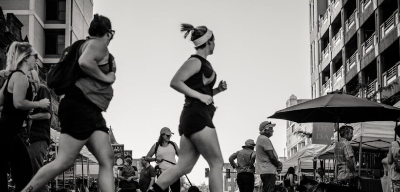 Dogs reacting during busy hallway movement