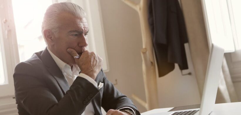 Preventive coat management for cats during shedding cycles