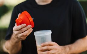 Preventing urinary crystals in male cats hydration and diet