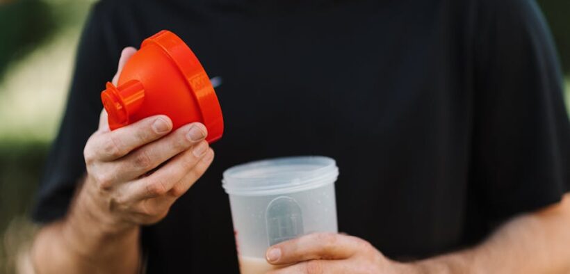 Preventing urinary crystals in male cats hydration and diet