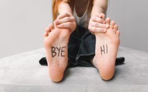 Cat inflamed skin between toes signs and possible reasons