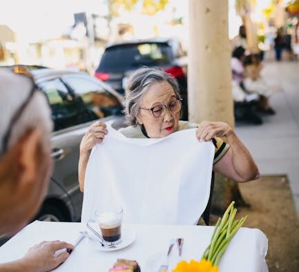 Feeding guide for senior outdoor cats