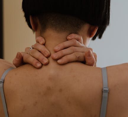 Cat sensitive skin along spine early signs and monitoring