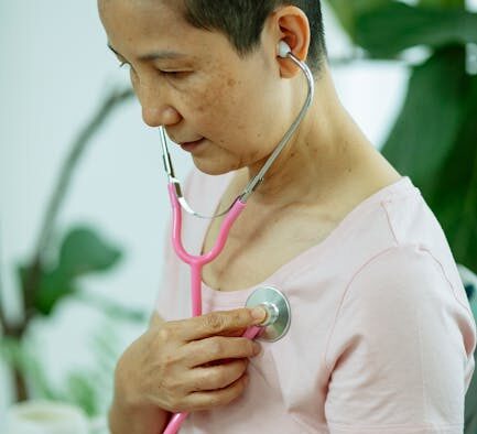 Cat crusty bumps near tail symptoms concerns and monitoring