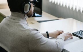 Reading Pet Body Language During Oral Checks