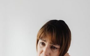 Cats reacting with tension to sudden bangs