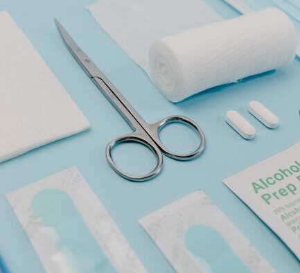 Preventing infections after minor wounds in dogs