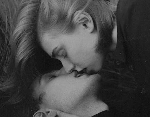 Can my cat have skin sensitivity to grass