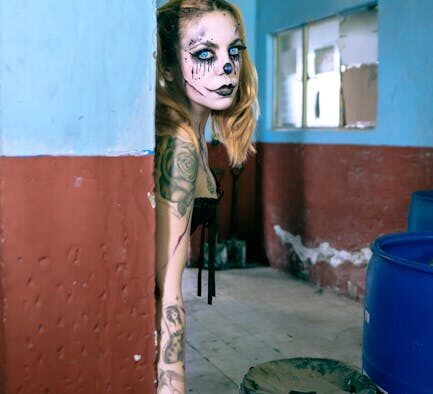 Can parasite medication cause hiding in dark places