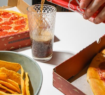 Can hot spots appear suddenly on cats