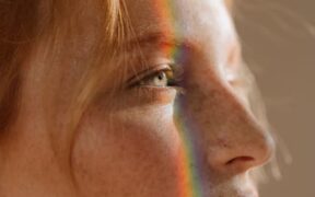 Can my cat have skin sensitivity to sunlight