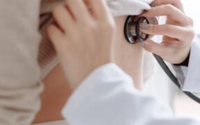 Can parasite medication cause back sensitivity in pets