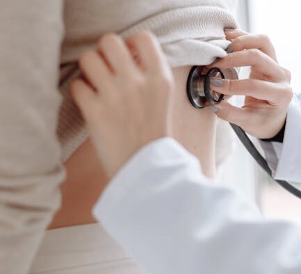 Can parasite medication cause back sensitivity in pets