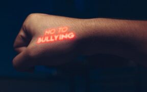 Can skin problems cause behavior changes in dogs