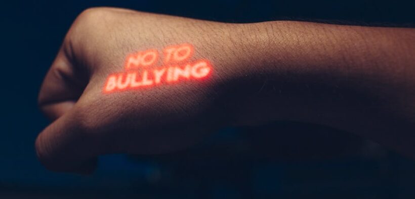 Can skin problems cause behavior changes in cats