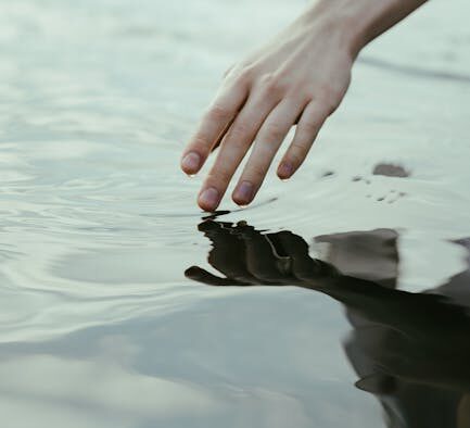 Can contact surfaces cause skin reactions