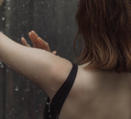 Can water exposure cause skin irritation