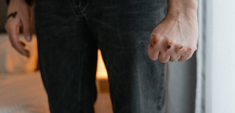 Can skin pain cause aggression in pets