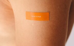 Are delayed skin reactions after vaccines normal