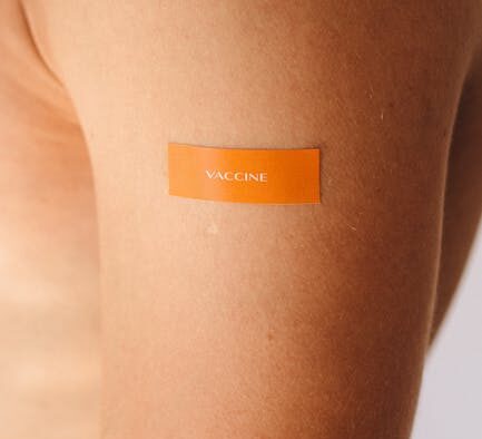 Are delayed skin reactions after vaccines normal