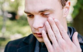 Can skin allergies cause hair loss in cats